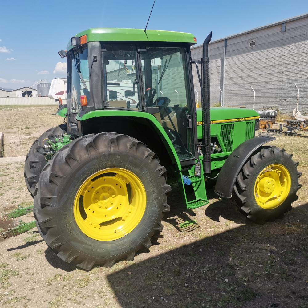 TRACTOR 6200