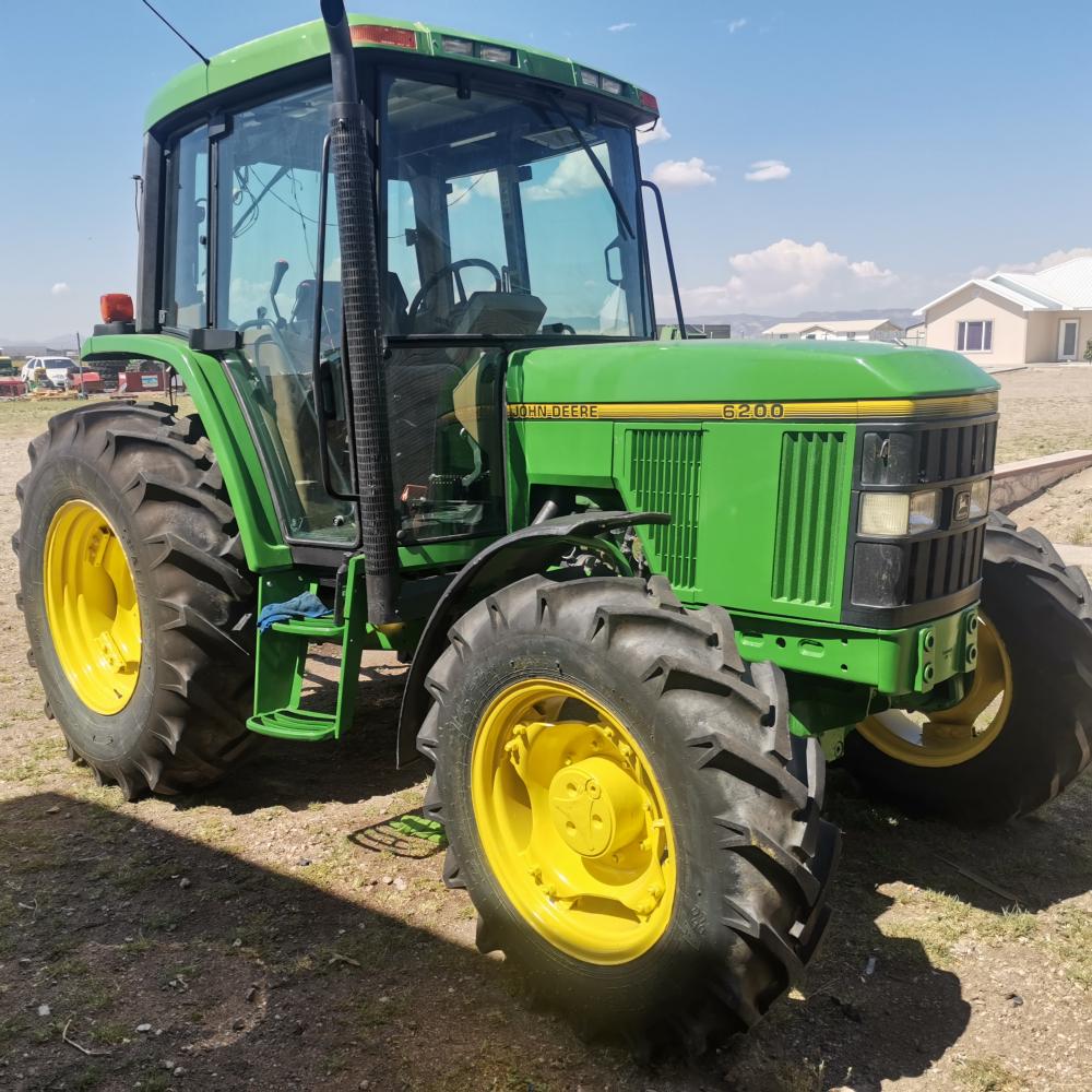TRACTOR 6200
