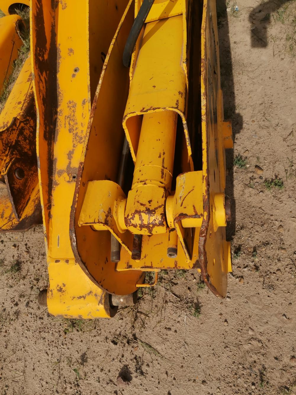 RETROEXCAVADORA JCB 214 POR PARTES