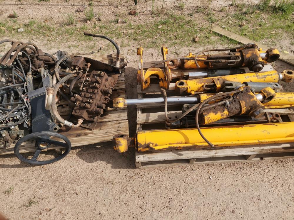 RETROEXCAVADORA JCB 214 POR PARTES