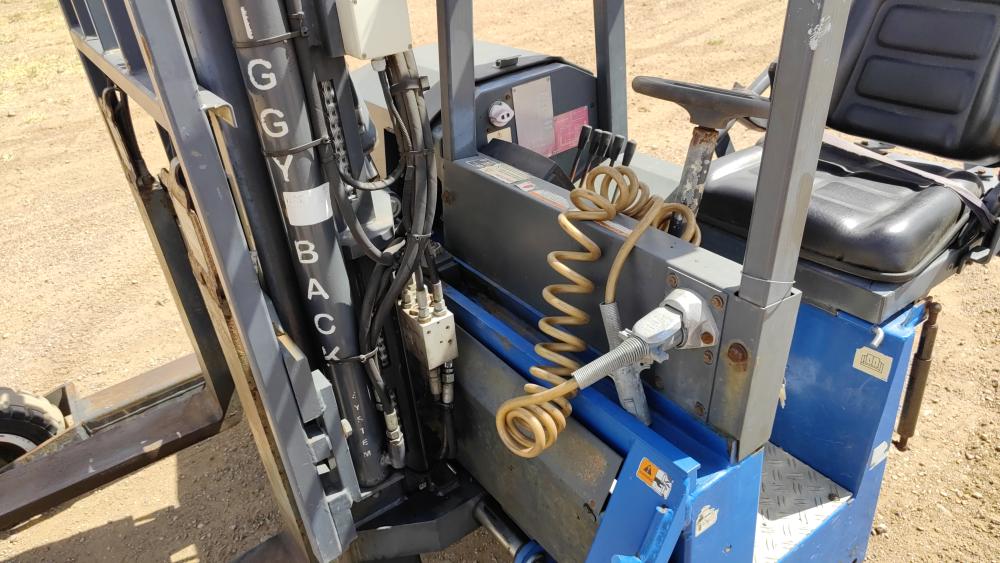 MONTACARGAS 3 LLANTAS