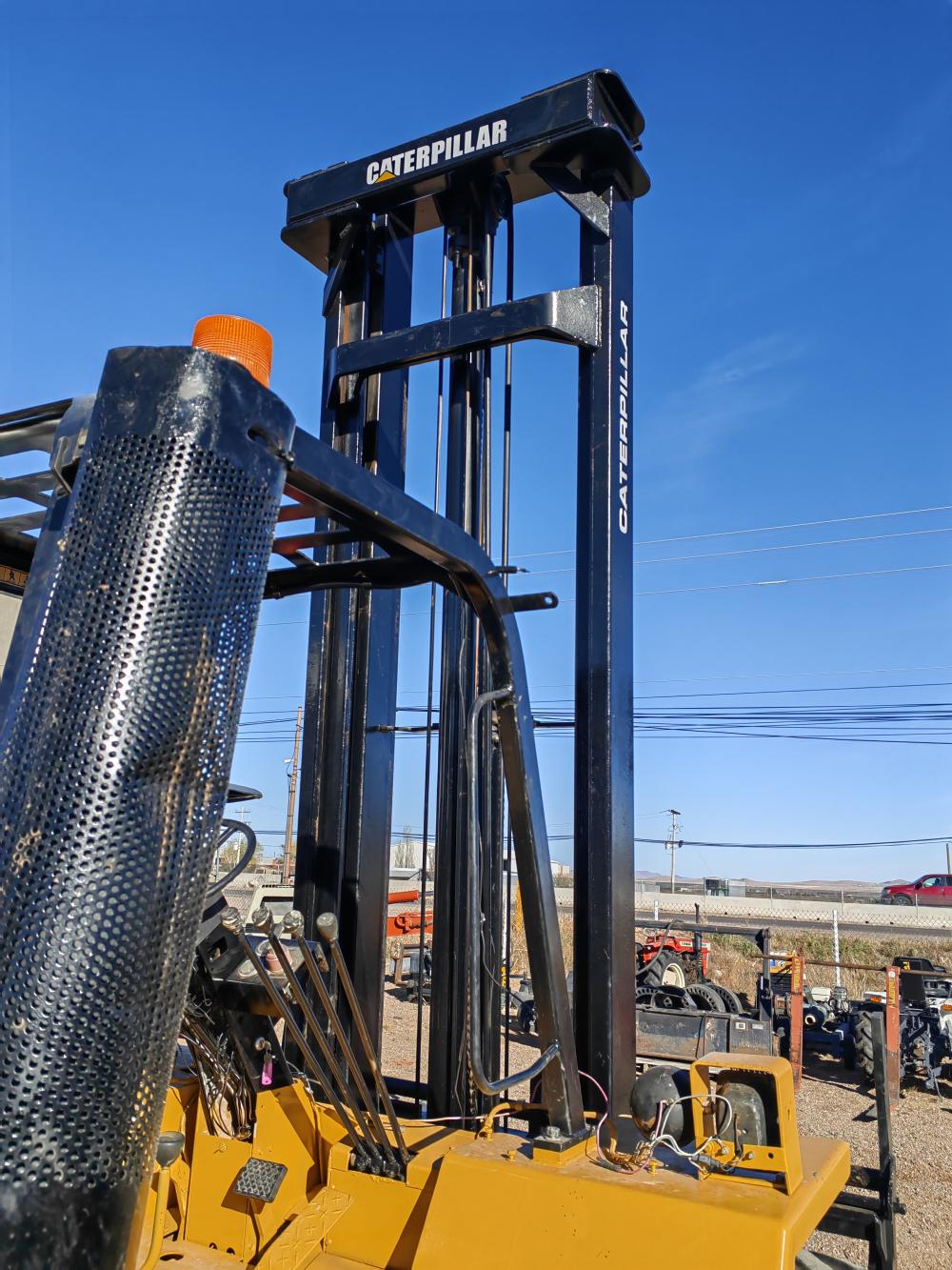 MONTACARGAS TODO TERRENO