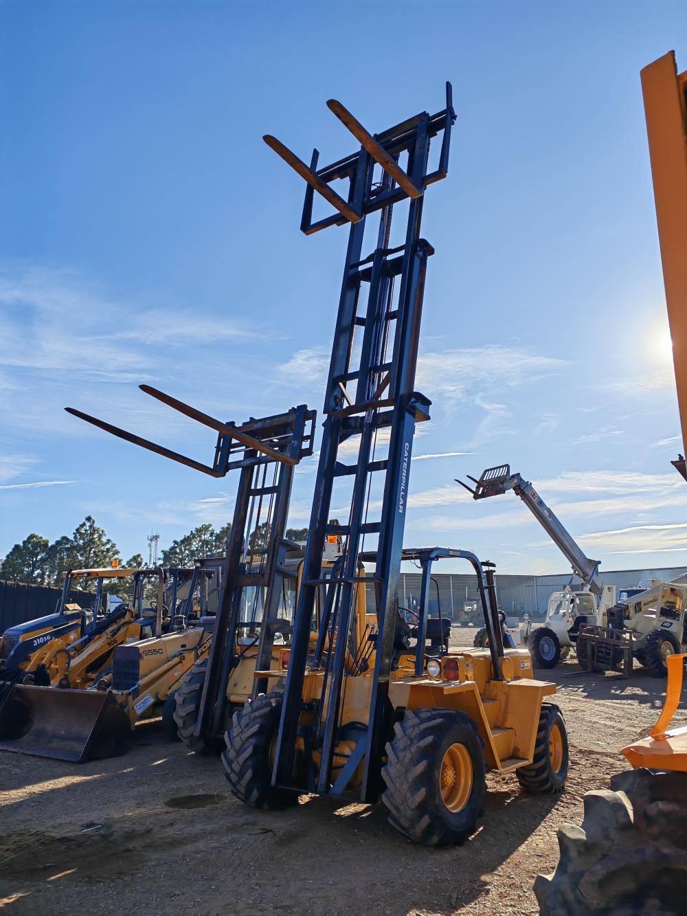 MONTACARGAS TODO TERRENO