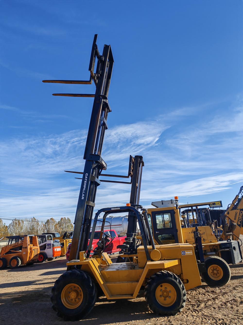 MONTACARGAS TODO TERRENO