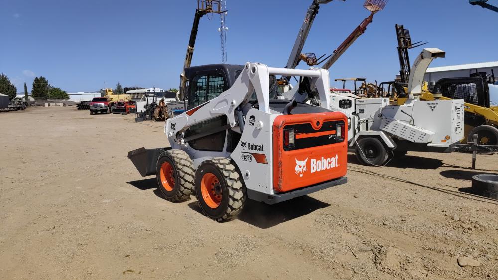 MINICARGADOR BOBCAT ENCABINADO