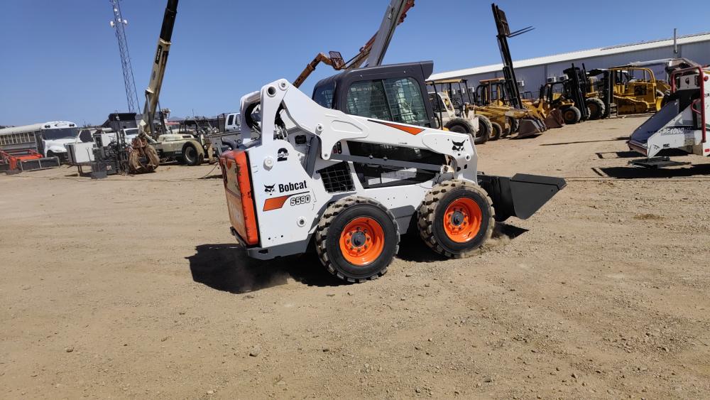 MINICARGADOR BOBCAT ENCABINADO