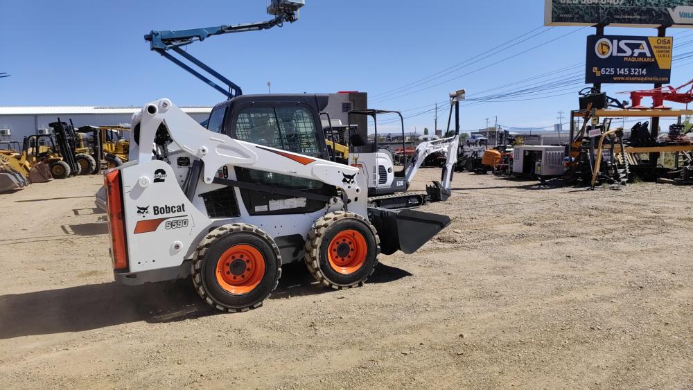 MINICARGADOR BOBCAT ENCABINADO
