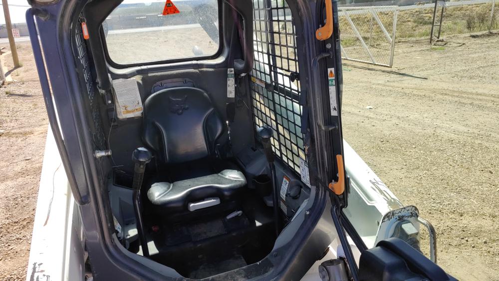 MINICARGADOR BOBCAT ENCABINADO
