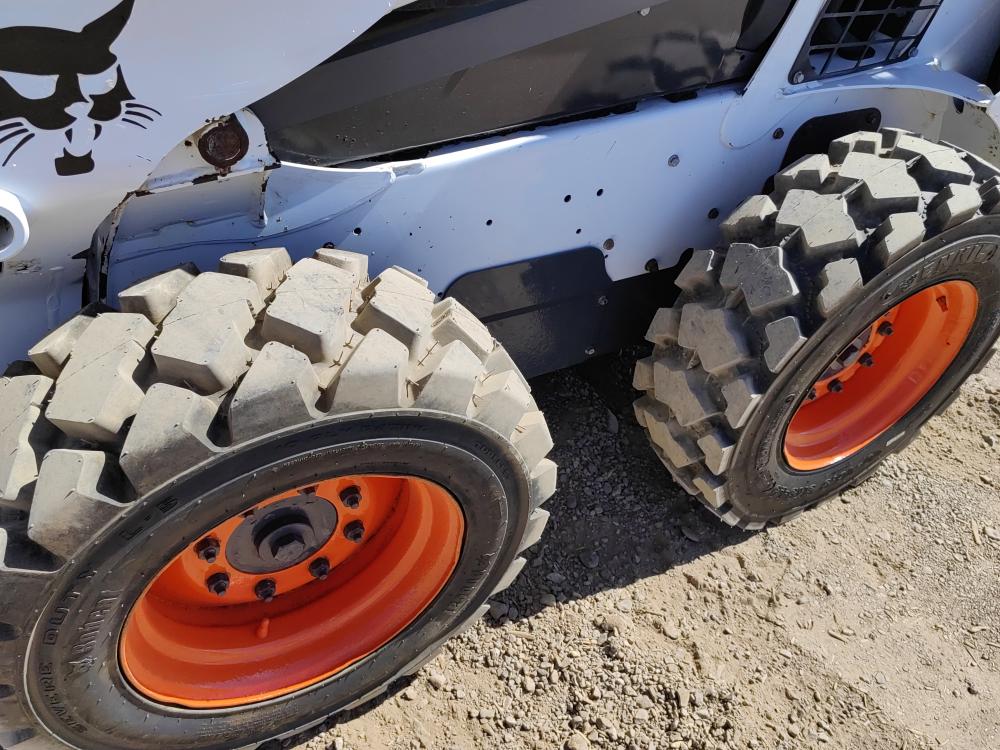 MINICARGADOR BOBCAT ENCABINADO