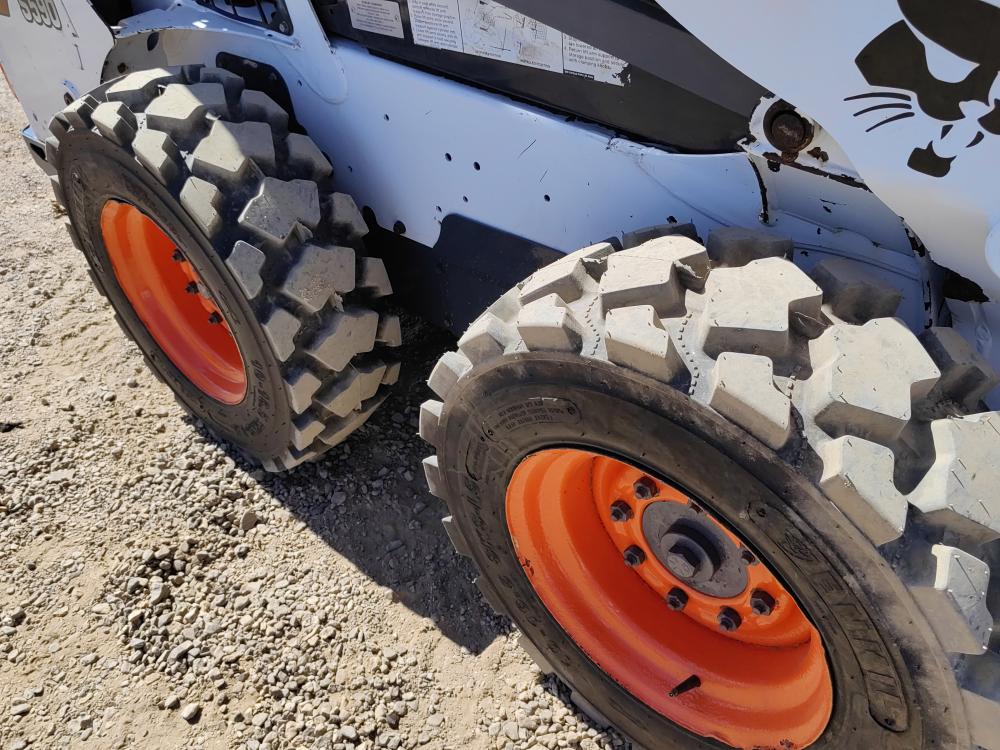 MINICARGADOR BOBCAT ENCABINADO