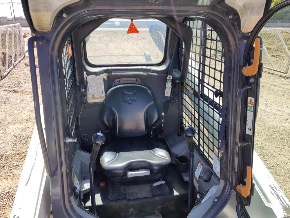 MINICARGADOR BOBCAT ENCABINADO