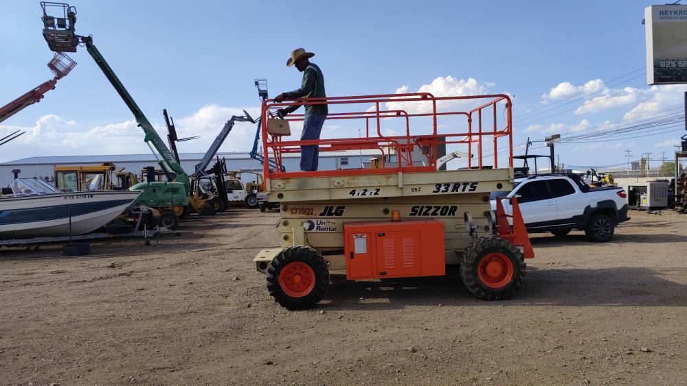 PLATAFORMA ELEVADORA TIPO TIJERA