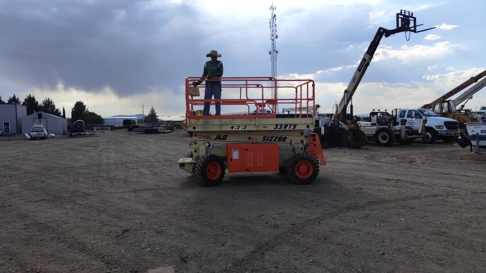 PLATAFORMA ELEVADORA TIPO TIJERA