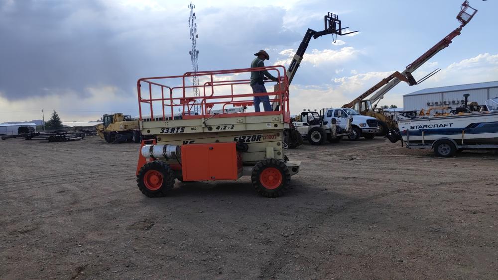 PLATAFORMA ELEVADORA TIPO TIJERA