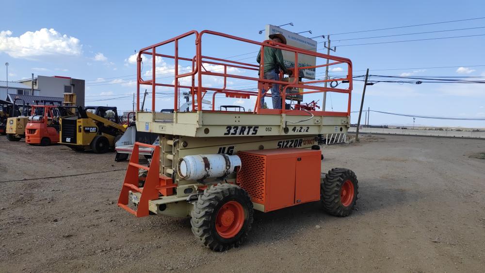 PLATAFORMA ELEVADORA TIPO TIJERA