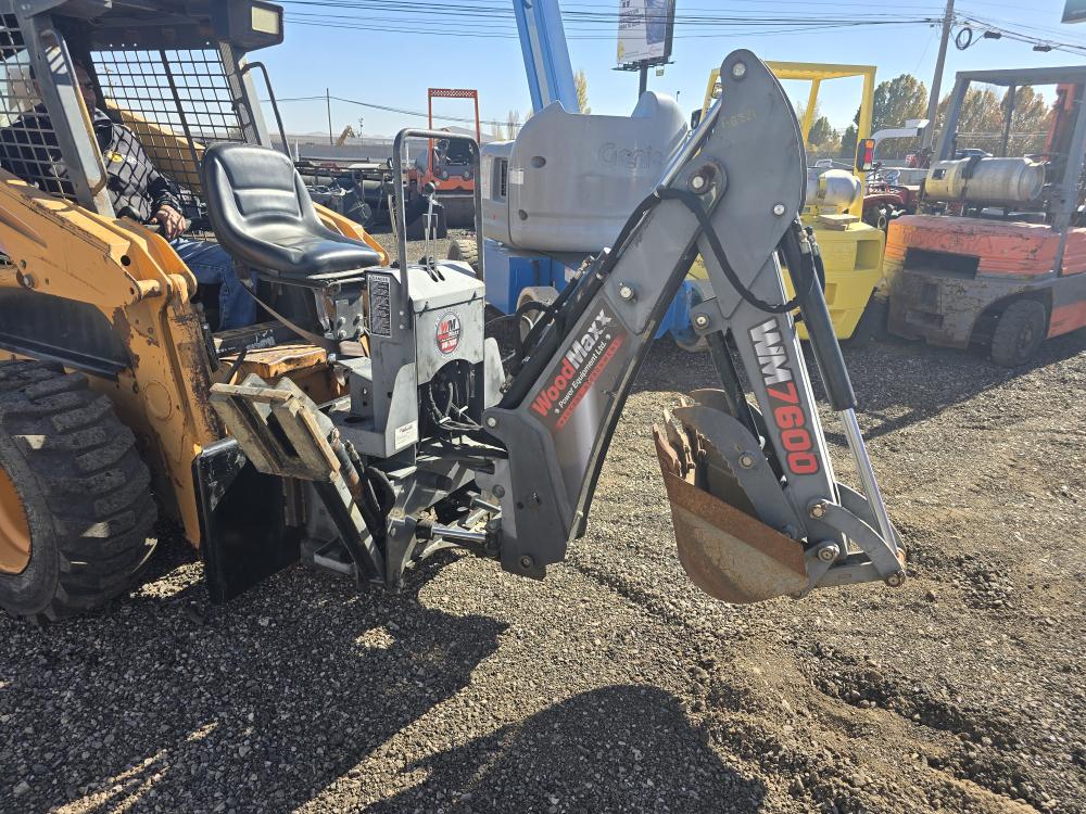 BRAZO PARA MINICARGADOR