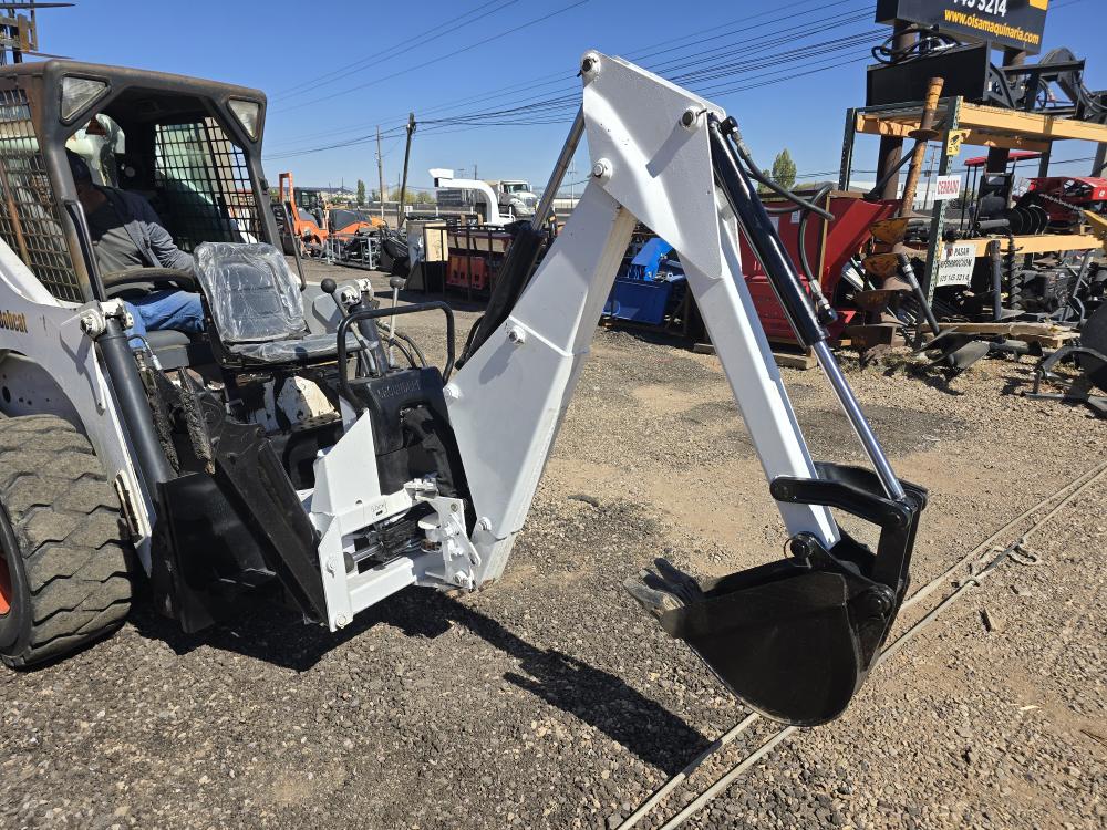 BRAZO PARA MINICARGADOR