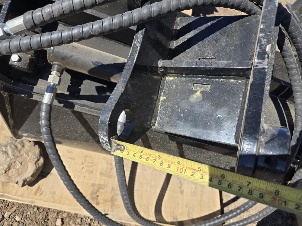 BOTE O PALA PARA RETROEXCAVADORA CON MOVIMIENTO