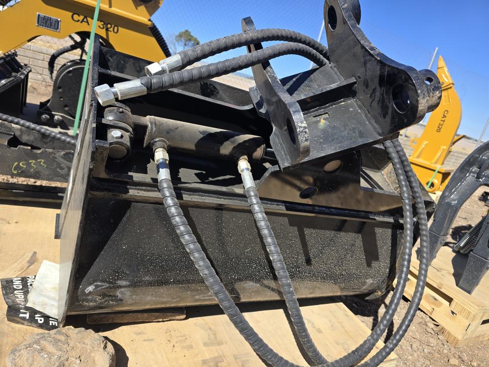 BOTE O PALA PARA RETROEXCAVADORA CON MOVIMIENTO