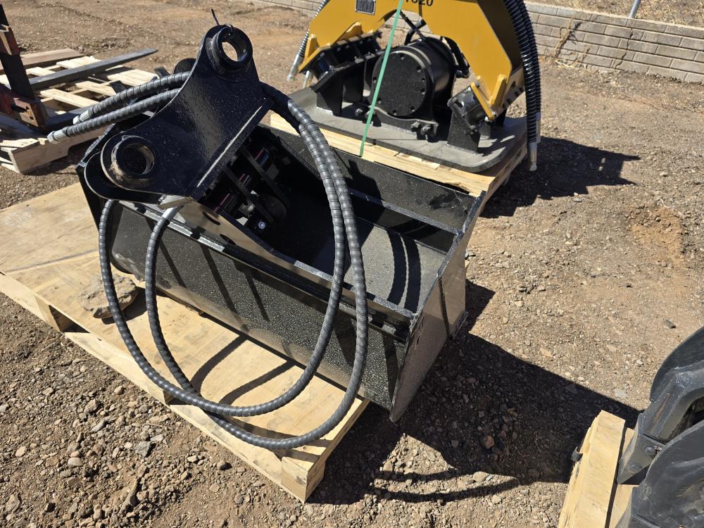 BOTE O PALA PARA RETROEXCAVADORA CON MOVIMIENTO