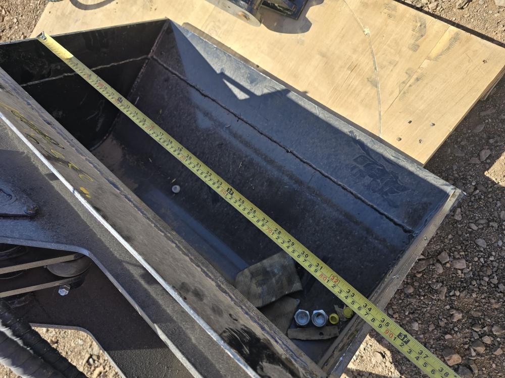 BOTE O PALA PARA RETROEXCAVADORA CON MOVIMIENTO