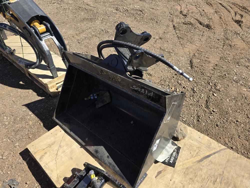 BOTE O PALA PARA RETROEXCAVADORA CON MOVIMIENTO