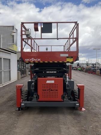 ASCENSOR DE TIPO TIJERA 50 PIES