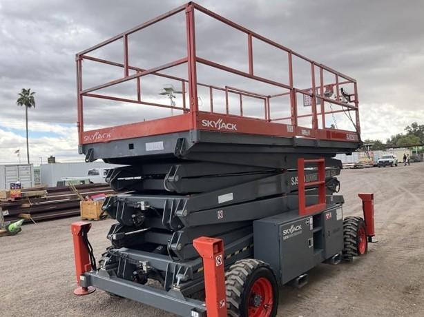 ASCENSOR DE TIPO TIJERA 50 PIES