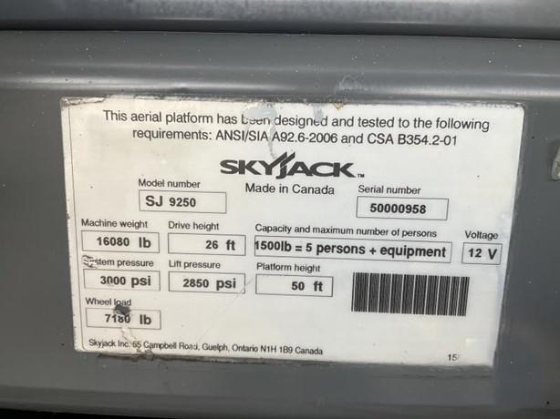 ASCENSOR DE TIPO TIJERA 50 PIES