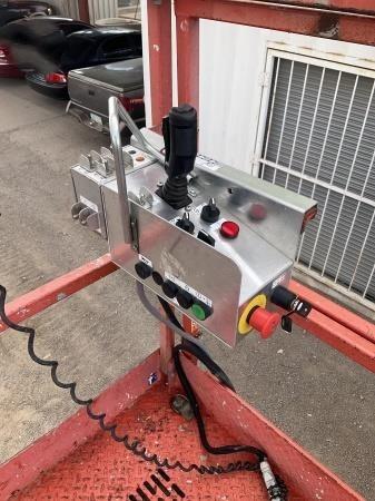 ASCENSOR DE TIPO TIJERA 50 PIES