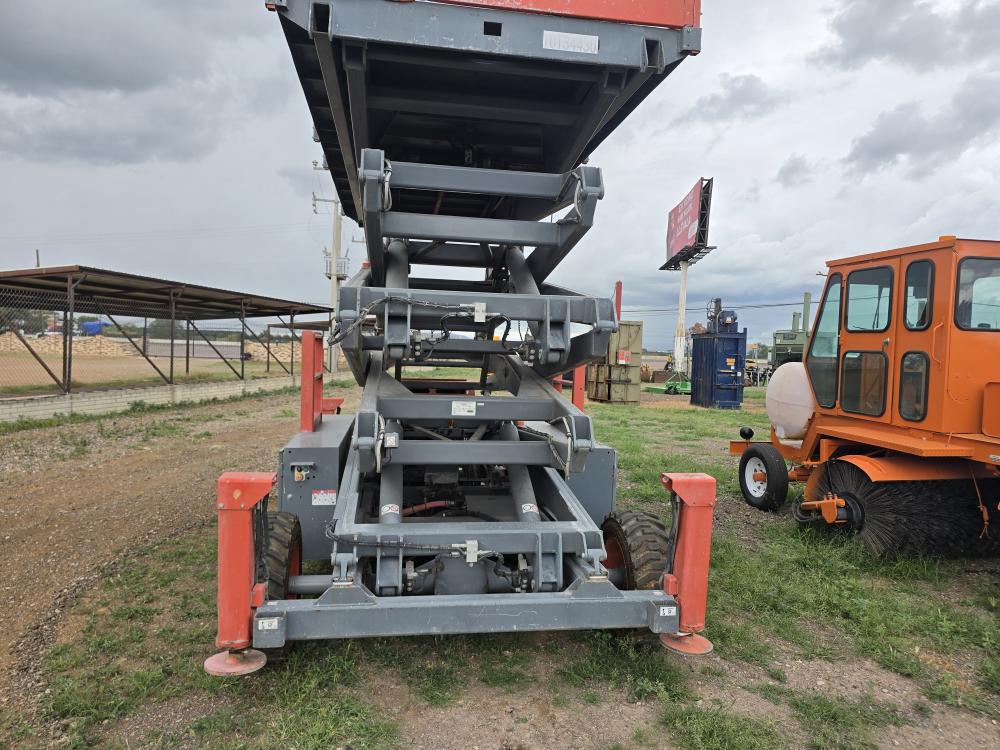 ASCENSOR DE TIPO TIJERA 50 PIES