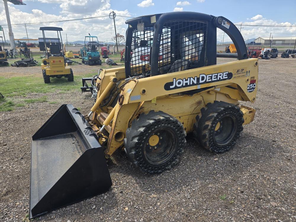 MINICARGADOR JOHN DEERE