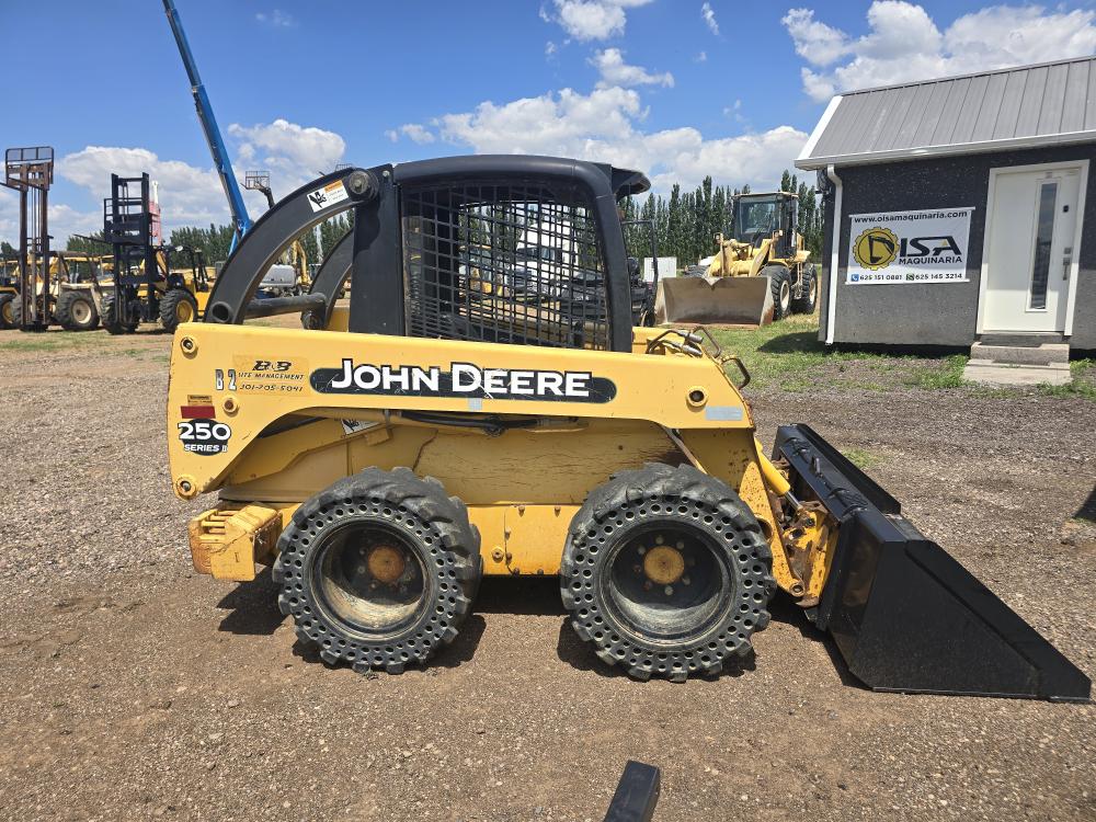 MINICARGADOR JOHN DEERE