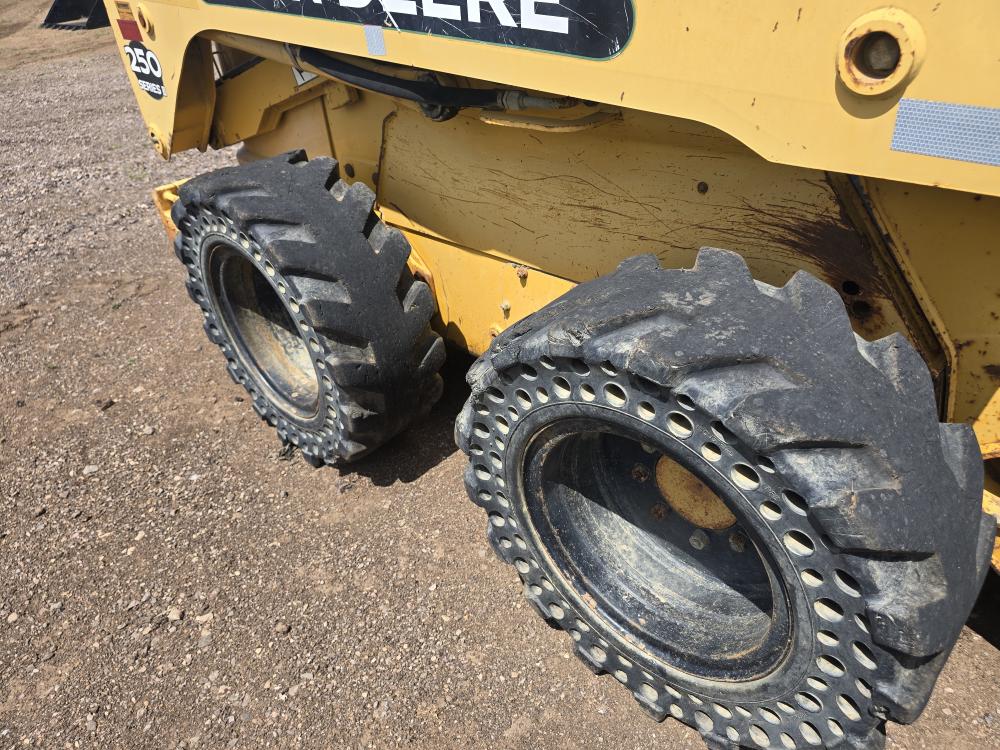 MINICARGADOR JOHN DEERE