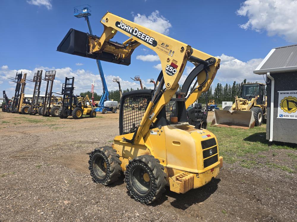 MINICARGADOR JOHN DEERE