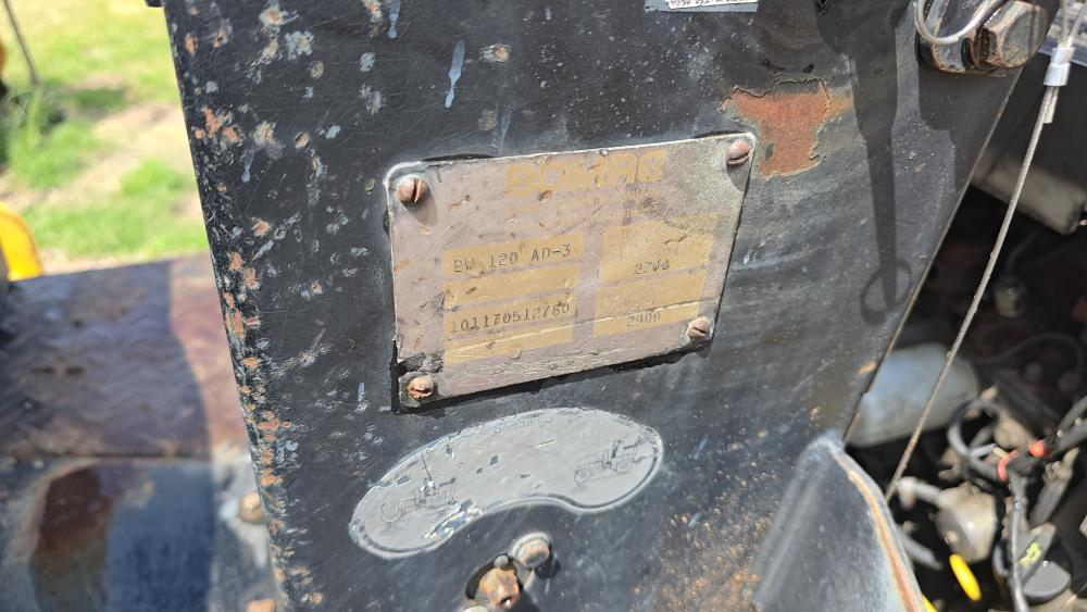 COMPACTADOR VIBRATORIO TANDEM BOMAG