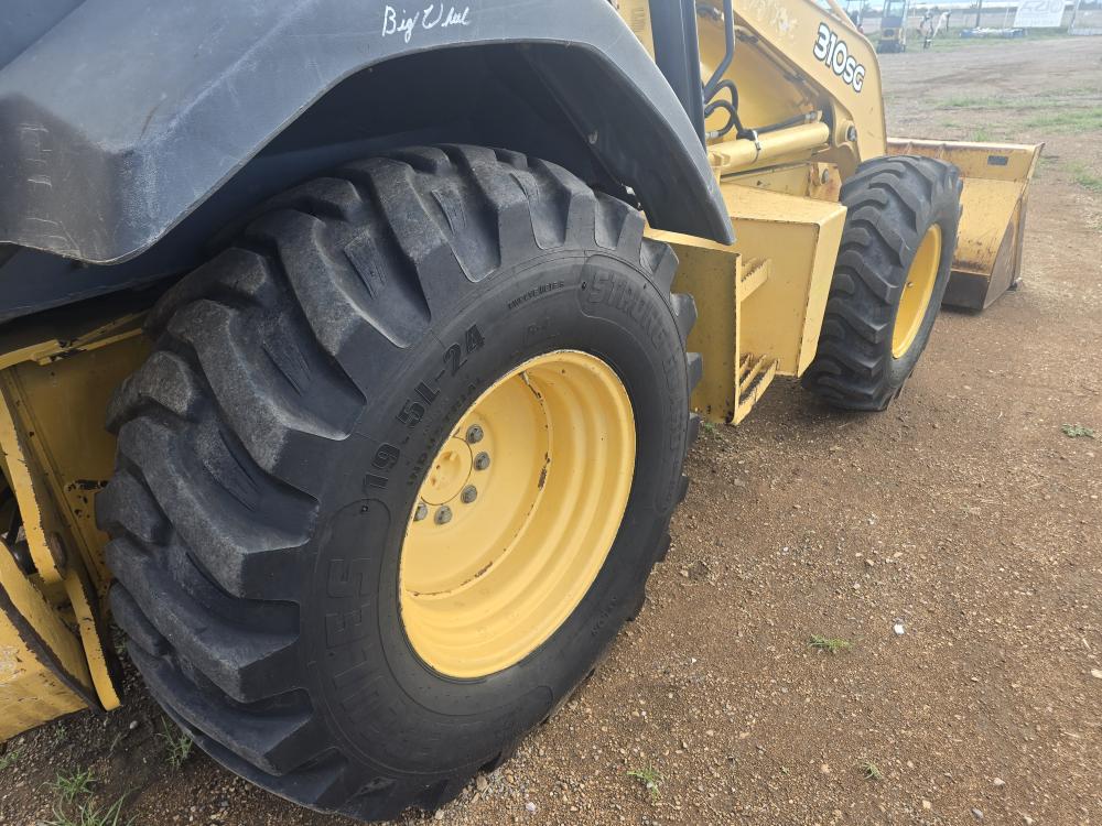 RETROEXCAVADORA 4X4