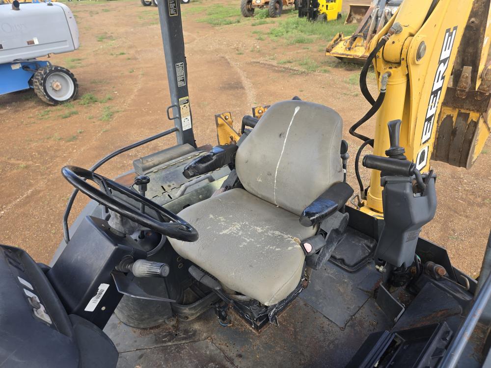 RETROEXCAVADORA 4X4