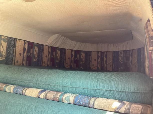 REMOLQUE PARA CABALLOS CON DORMITORIO