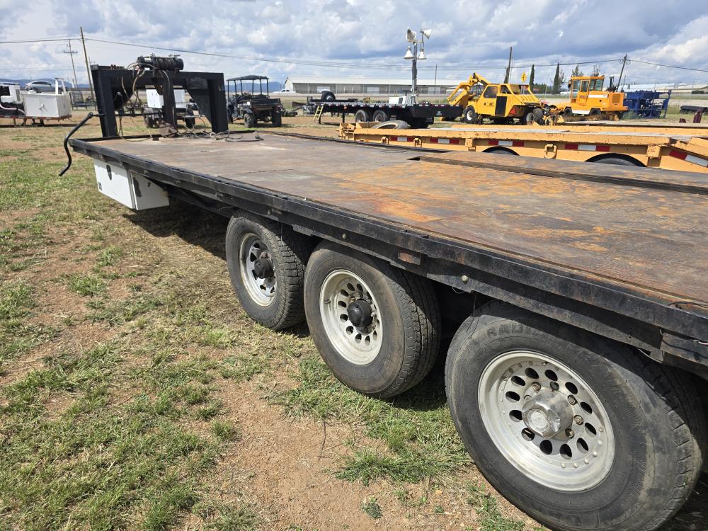 REMOLQUE CUELLO DE GANZO 3 EJES. 