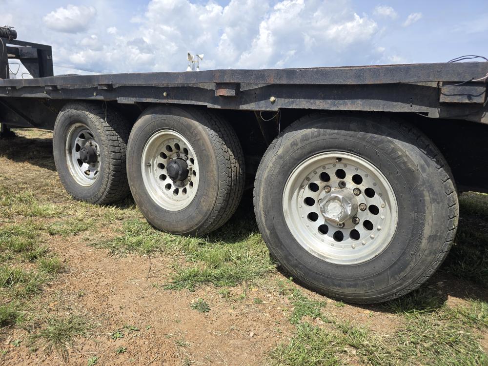 REMOLQUE CUELLO DE GANZO 3 EJES. 