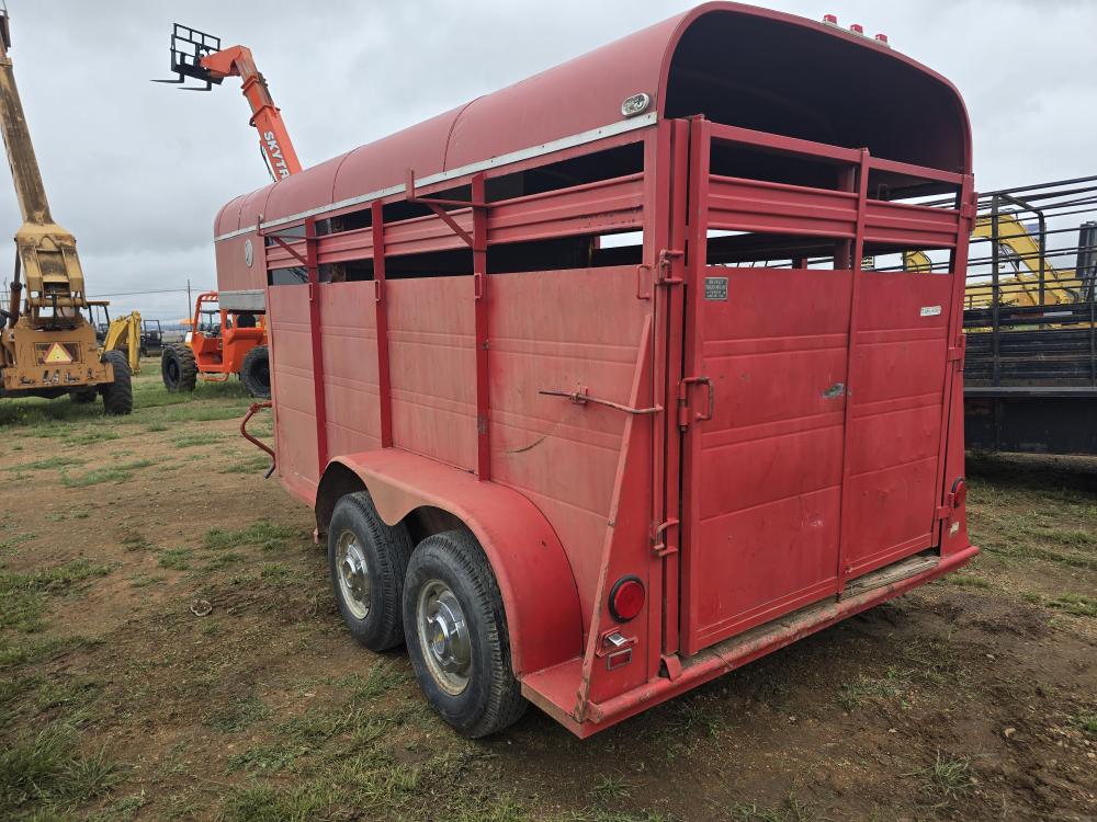 REMOLQUE PARA CABALLOS CON DORMITORIO