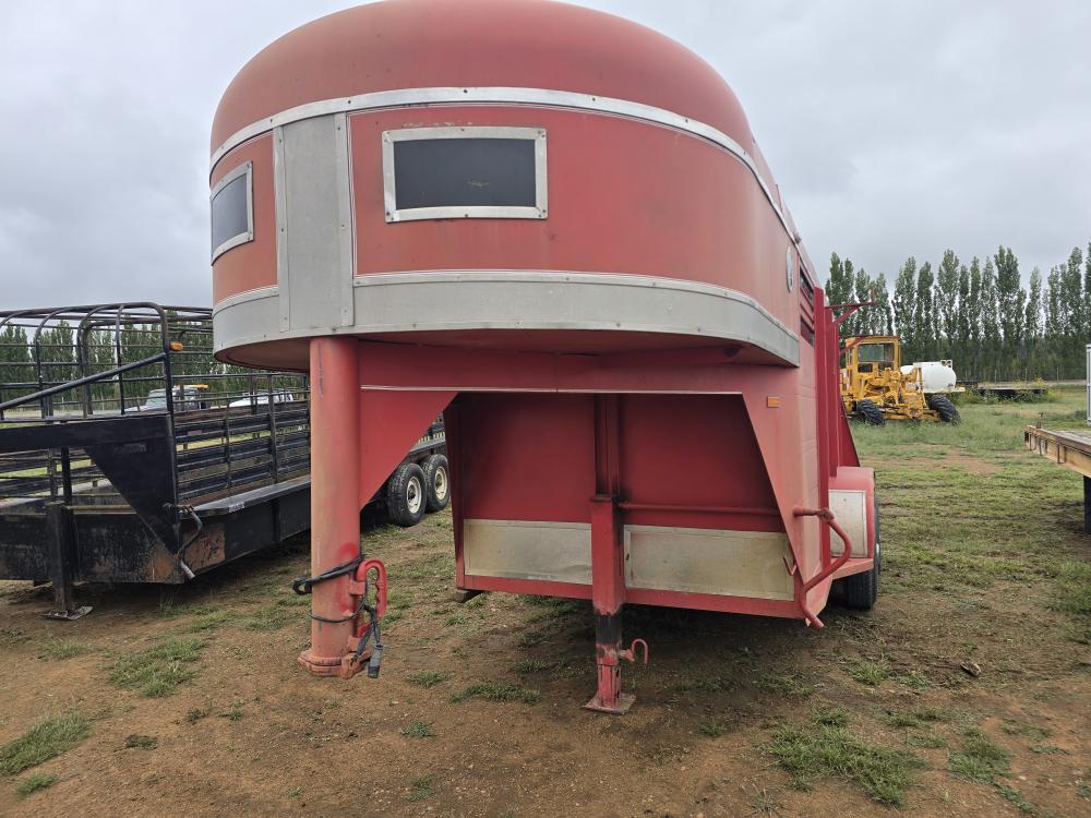 REMOLQUE PARA CABALLOS CON DORMITORIO