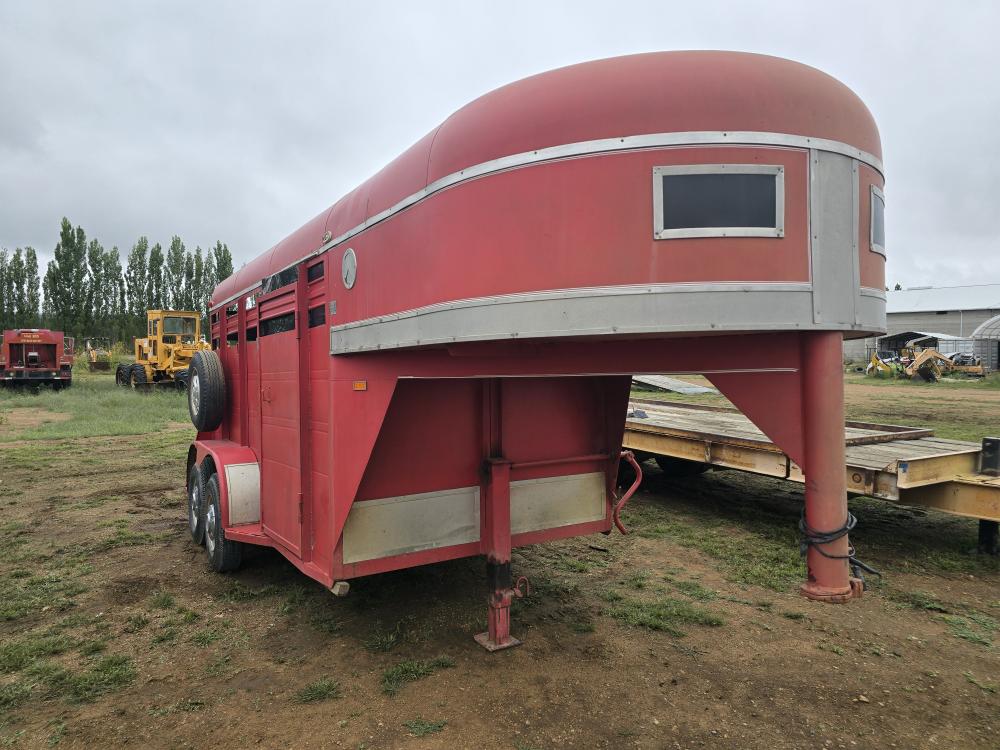 REMOLQUE PARA CABALLOS CON DORMITORIO