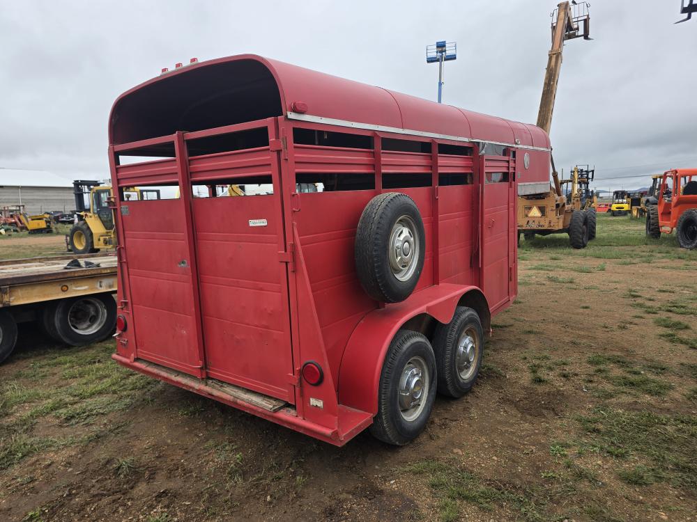 REMOLQUE PARA CABALLOS CON DORMITORIO
