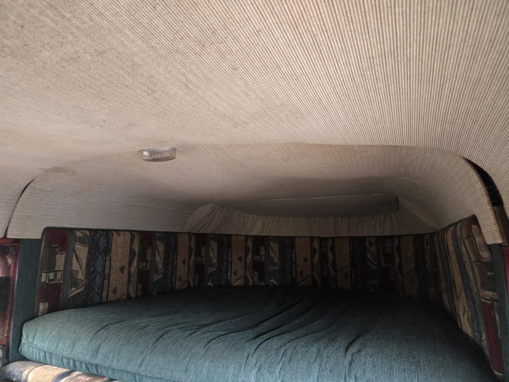 REMOLQUE PARA CABALLOS CON DORMITORIO