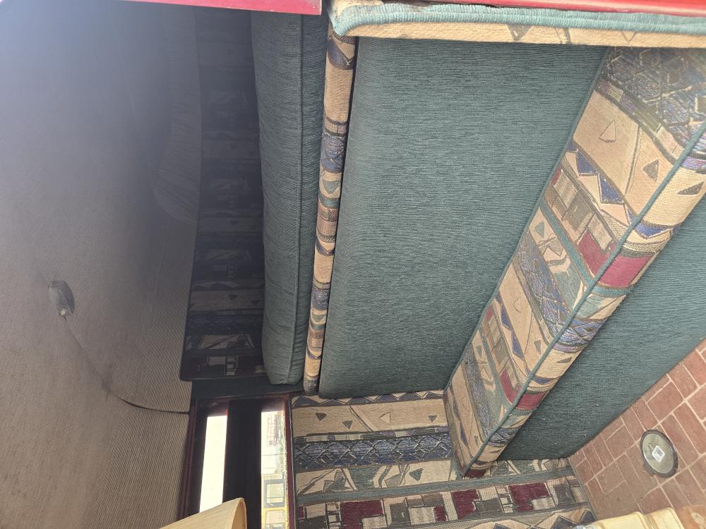 REMOLQUE PARA CABALLOS CON DORMITORIO