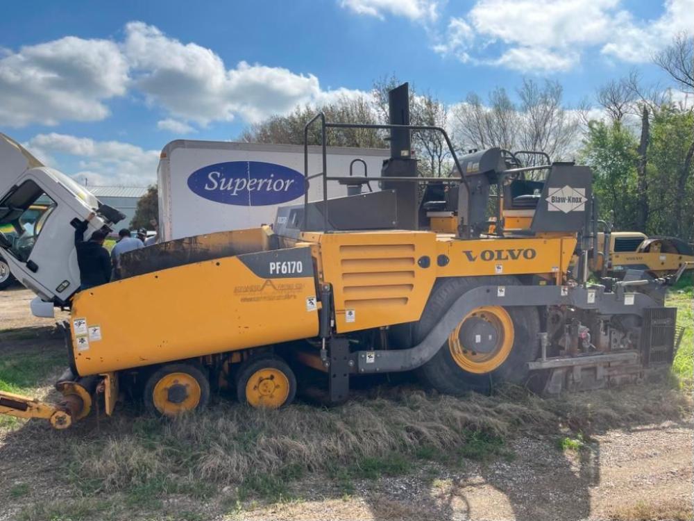 PAVIMENTADORA VOLVO 