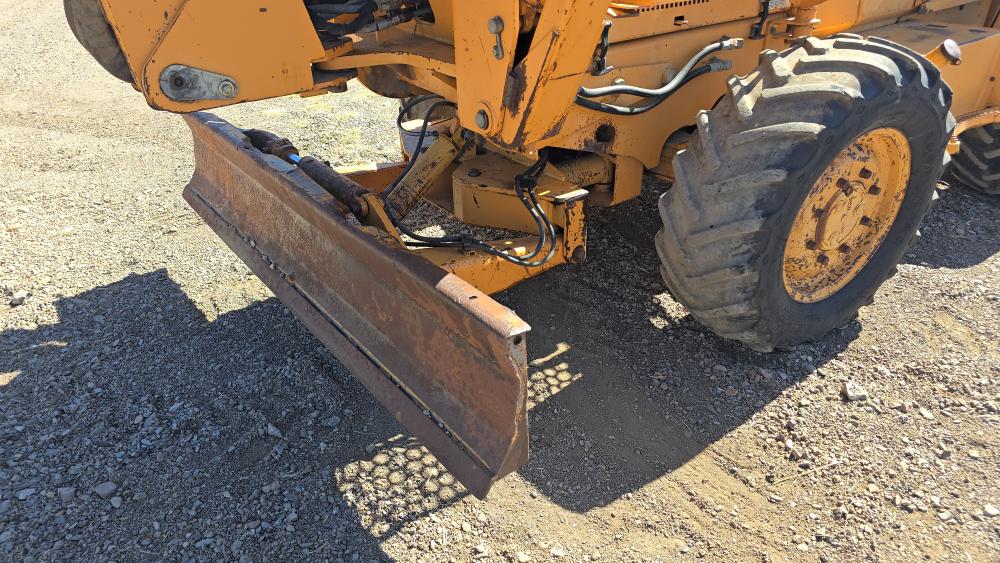 ZANJADORA CON BRAZO EXCAVADOR