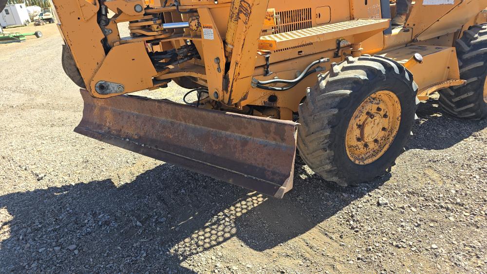 ZANJADORA CON BRAZO EXCAVADOR